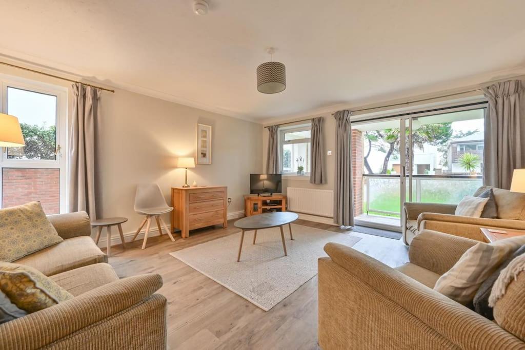 Spacious Sandbanks Apartment Near Beach And Bars With Free Parking Poole Exterior photo