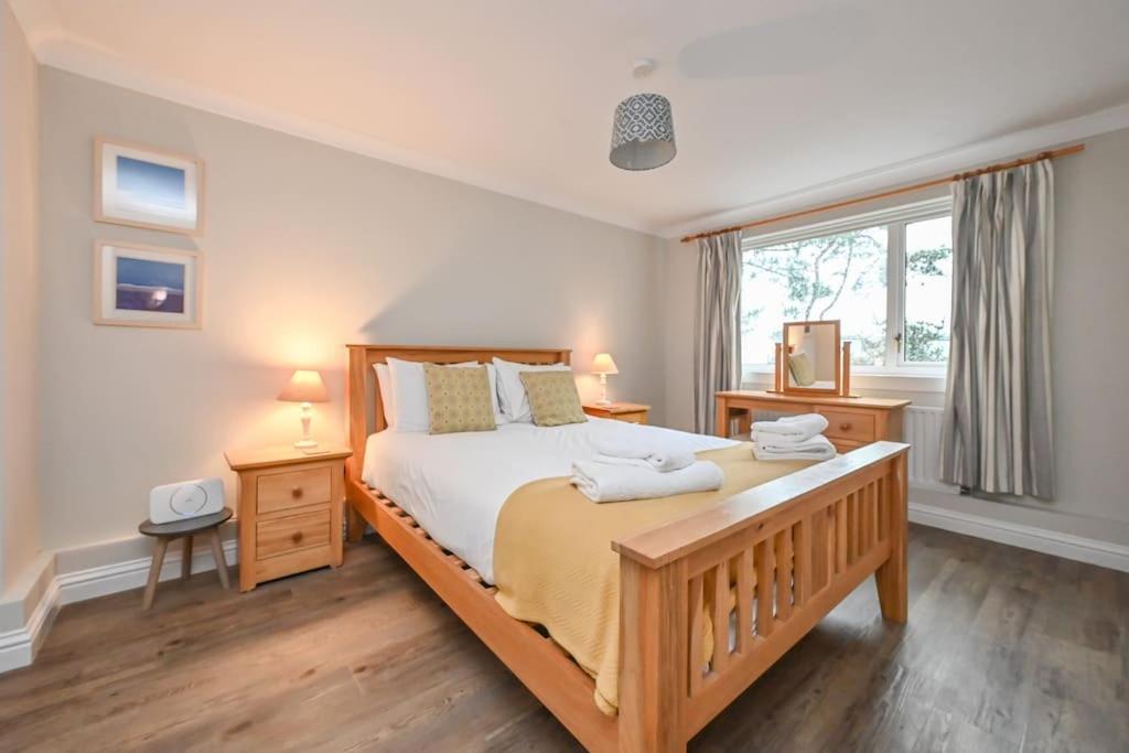 Spacious Sandbanks Apartment Near Beach And Bars With Free Parking Poole Exterior photo